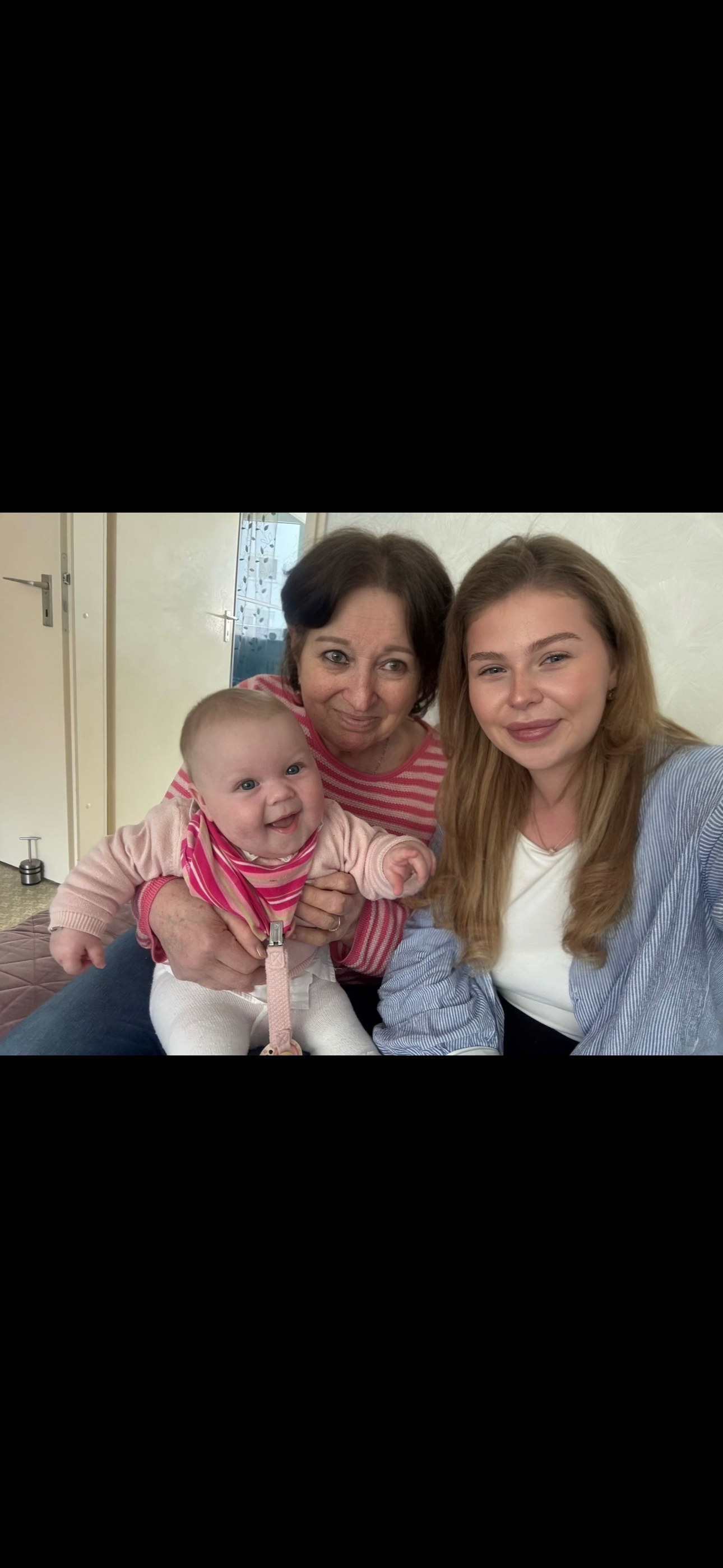 Oma Valja, Violetta und Raja