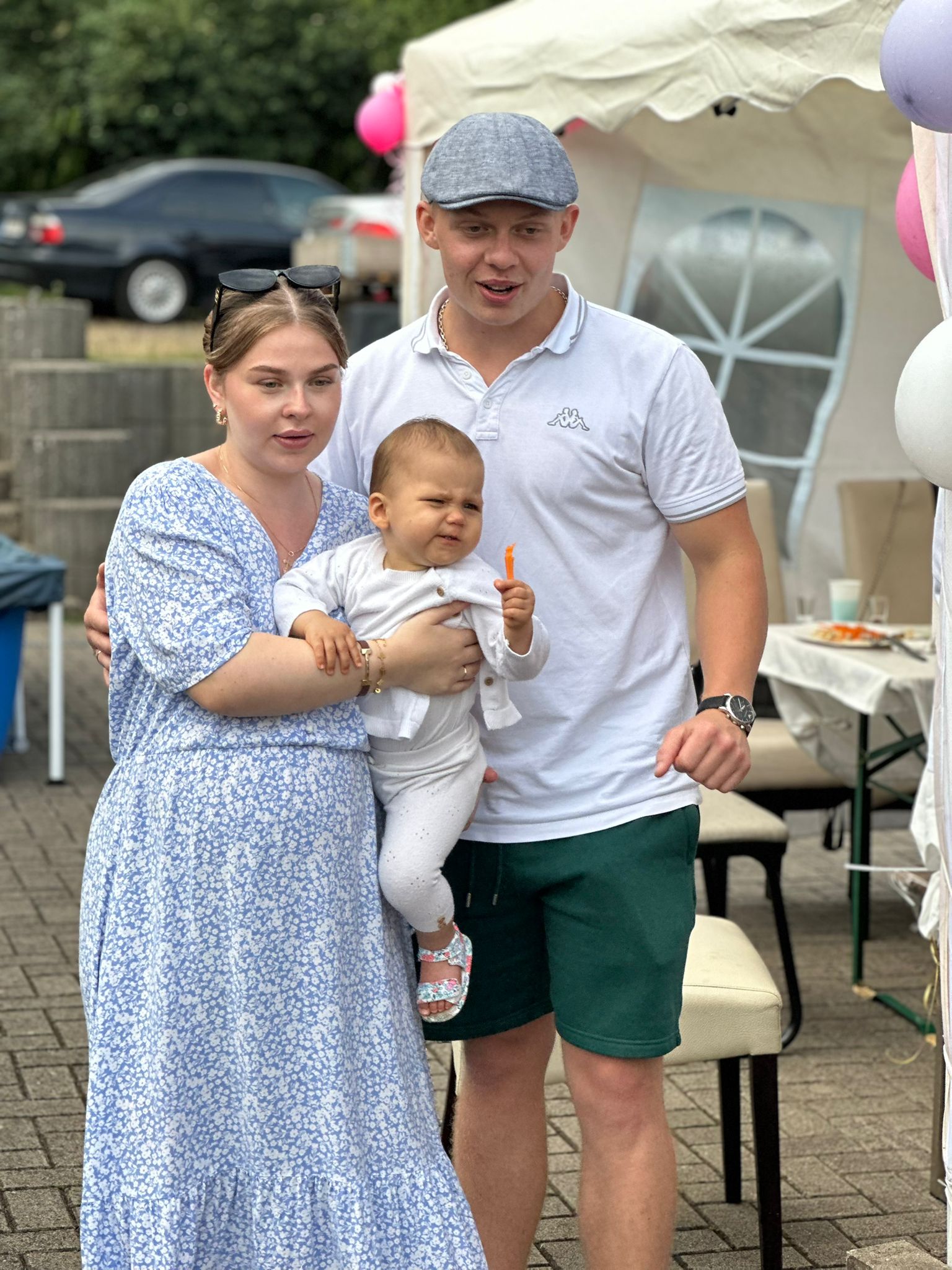 Violetta mit ihrer Familie bei einer Feier
