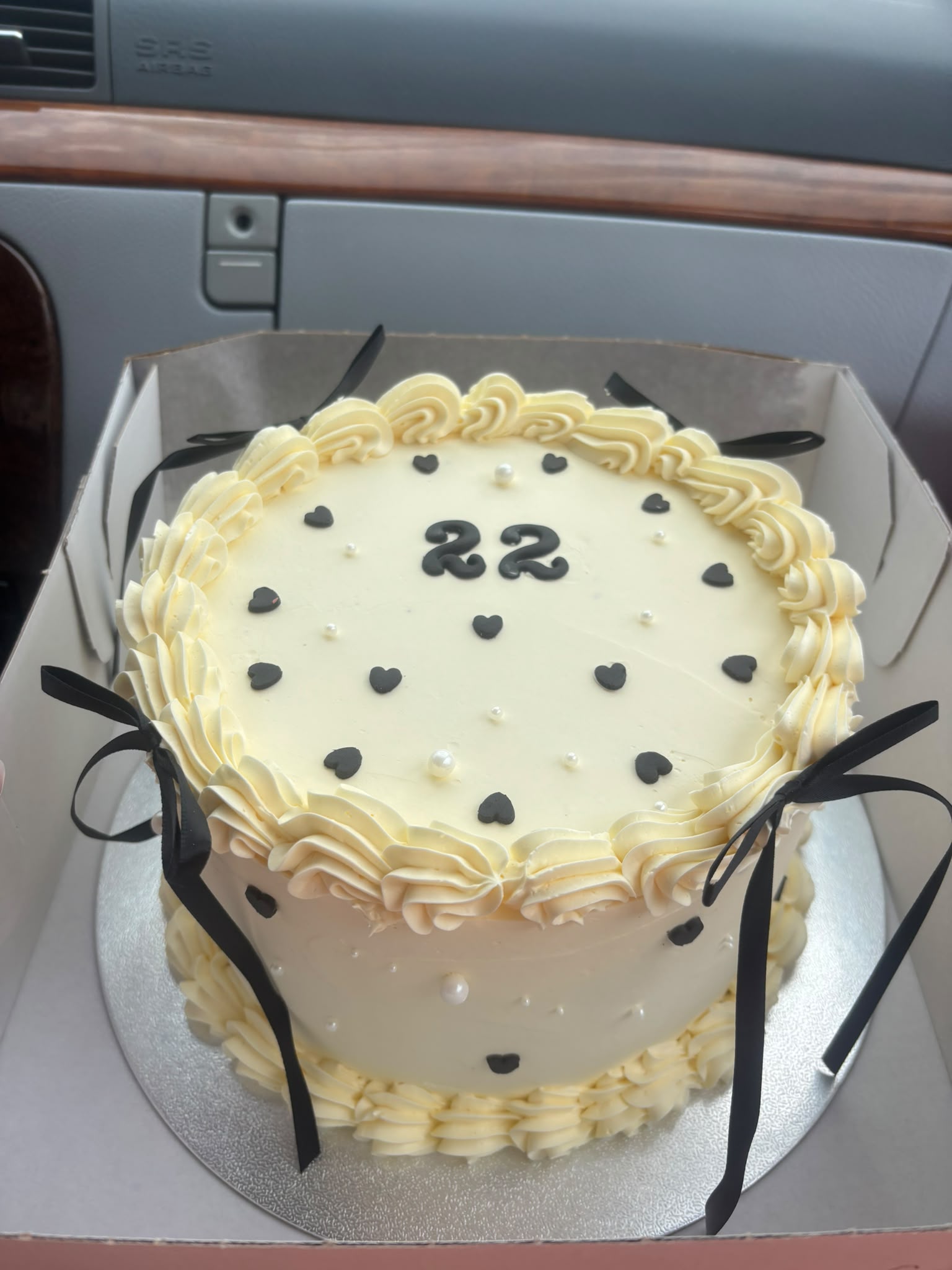 Die Geburtstagstorte, die sie heute zu ihrem 22. Geburtstag bekommen hat