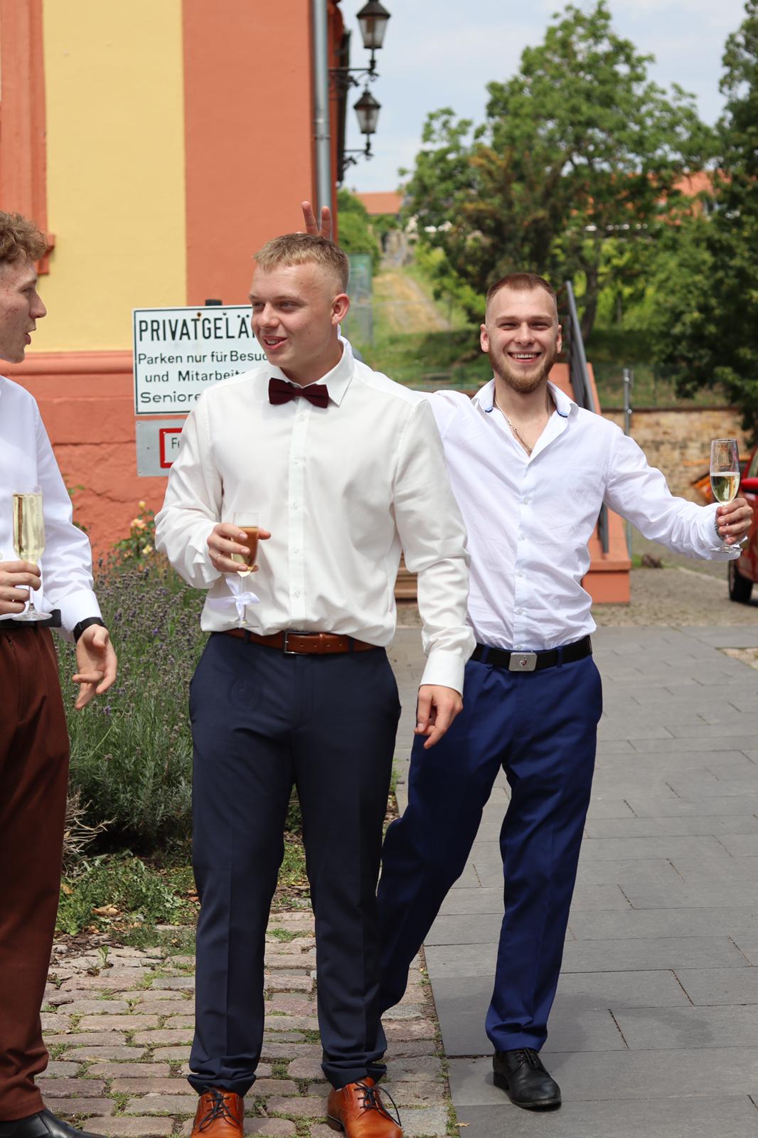 Ein ausgelassener Hochzeitsmoment